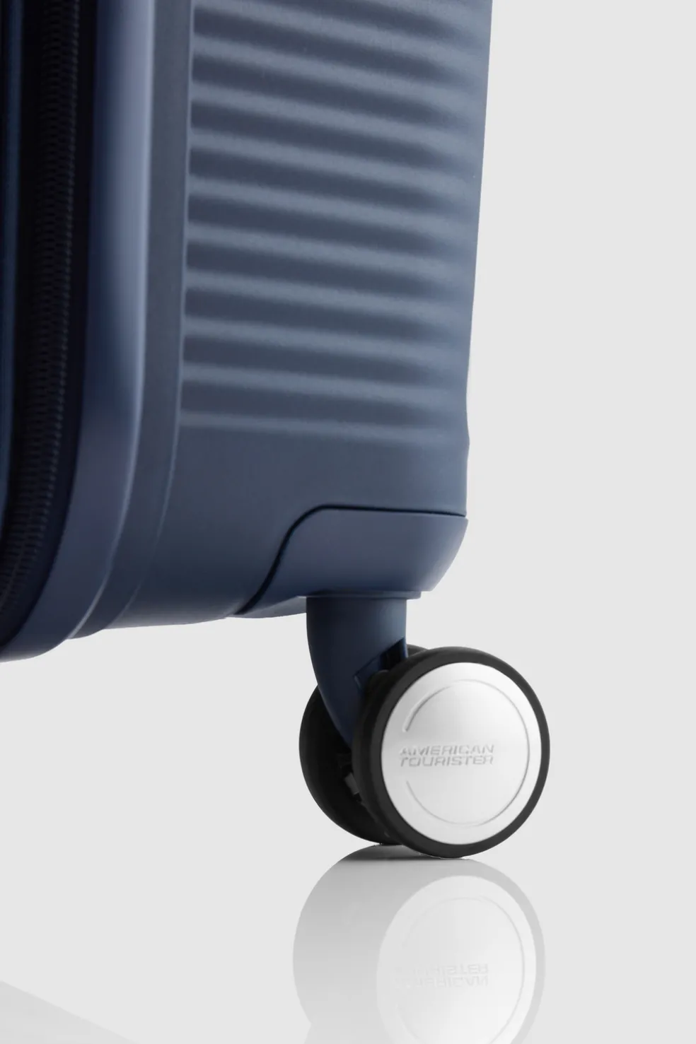 Curio 2 69cm Suitcase