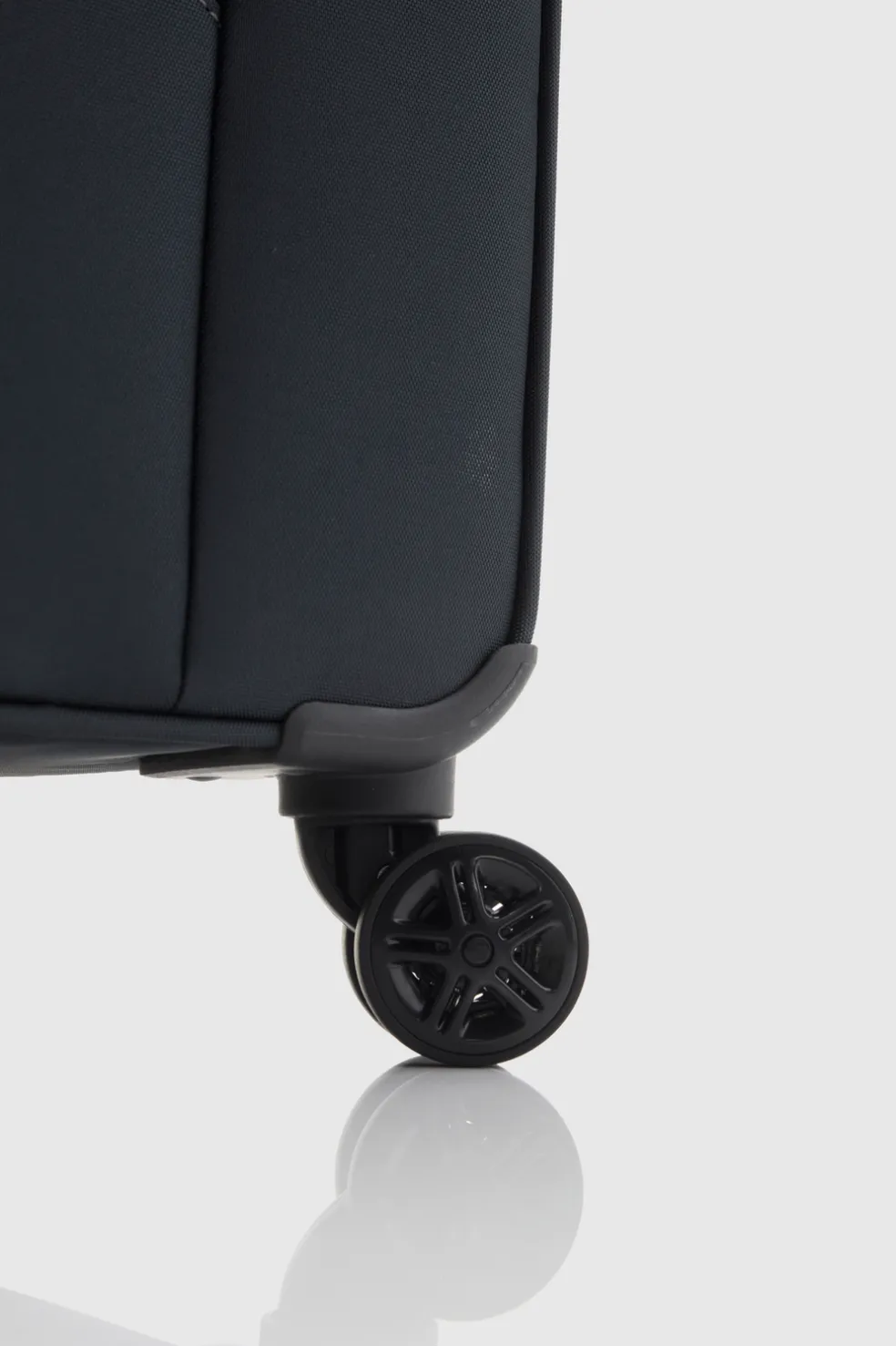 Hawthorn Check-In 69cm Suitcase