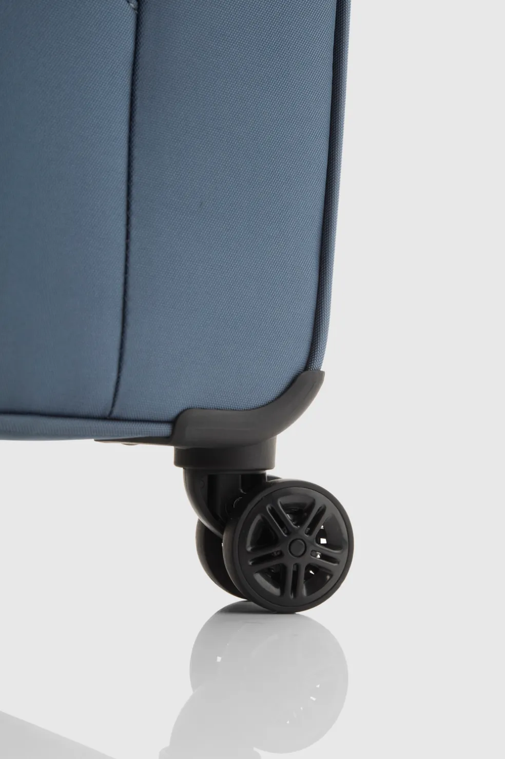 Hawthorn Check-In 69cm Suitcase
