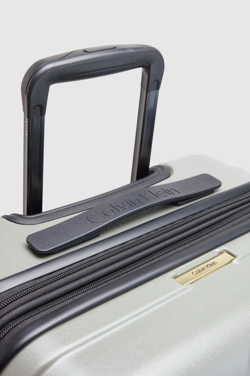 Insignia 2.0 67cm Suitcase