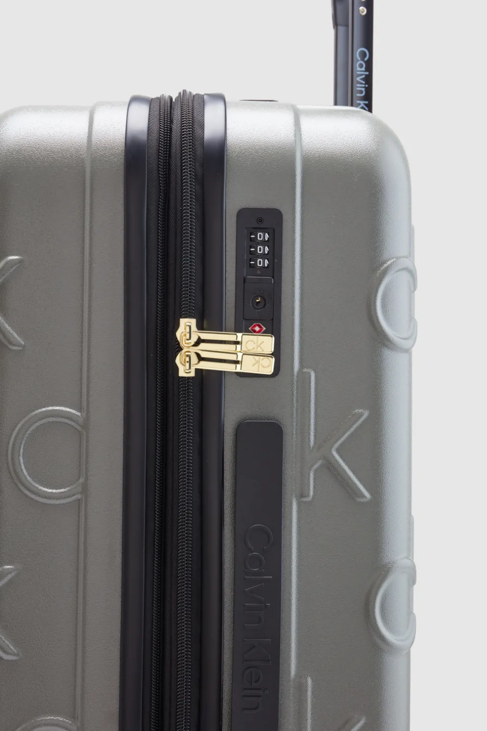 Insignia 2.0 67cm Suitcase