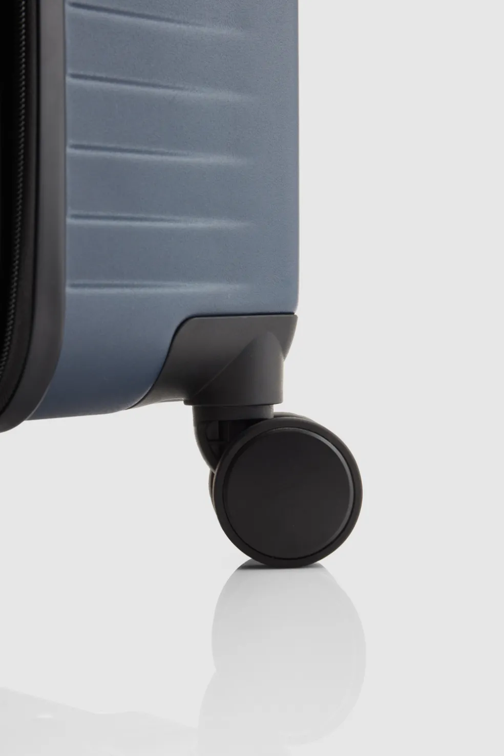 Venture Dual Open 76cm Suitcase